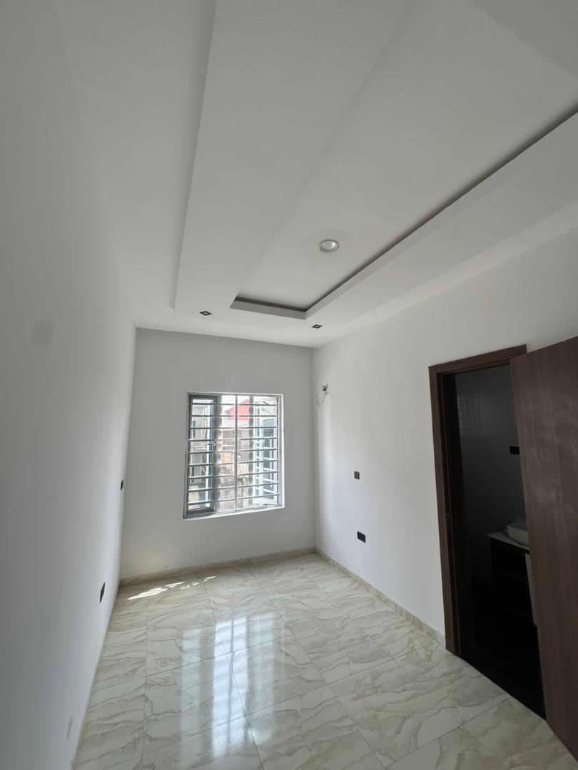 CASTLE &amp; ASHBY 4 Bedroom Terrace Duplex (all rooms en-suite ) with a maid"s room