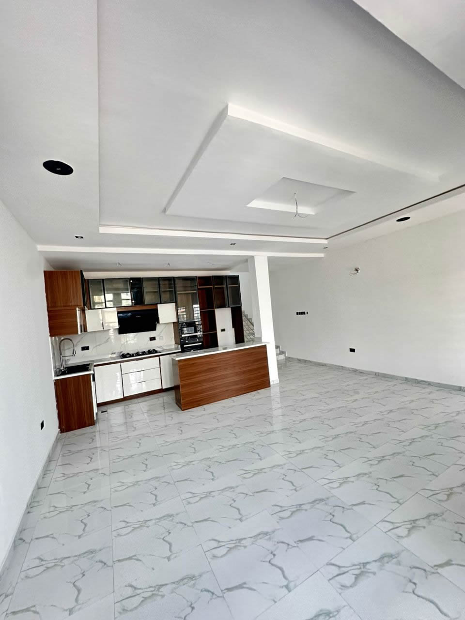 CASTLE &amp; ASHBY 4 Bedroom Terrace Duplex (all rooms en-suite ) with a maid"s room
